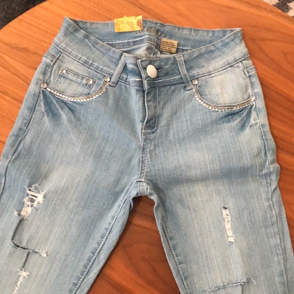 NWT KMJ Junior Girl Light Blue Distressed Jeans Pants Size 9 - Picture 3 of 8